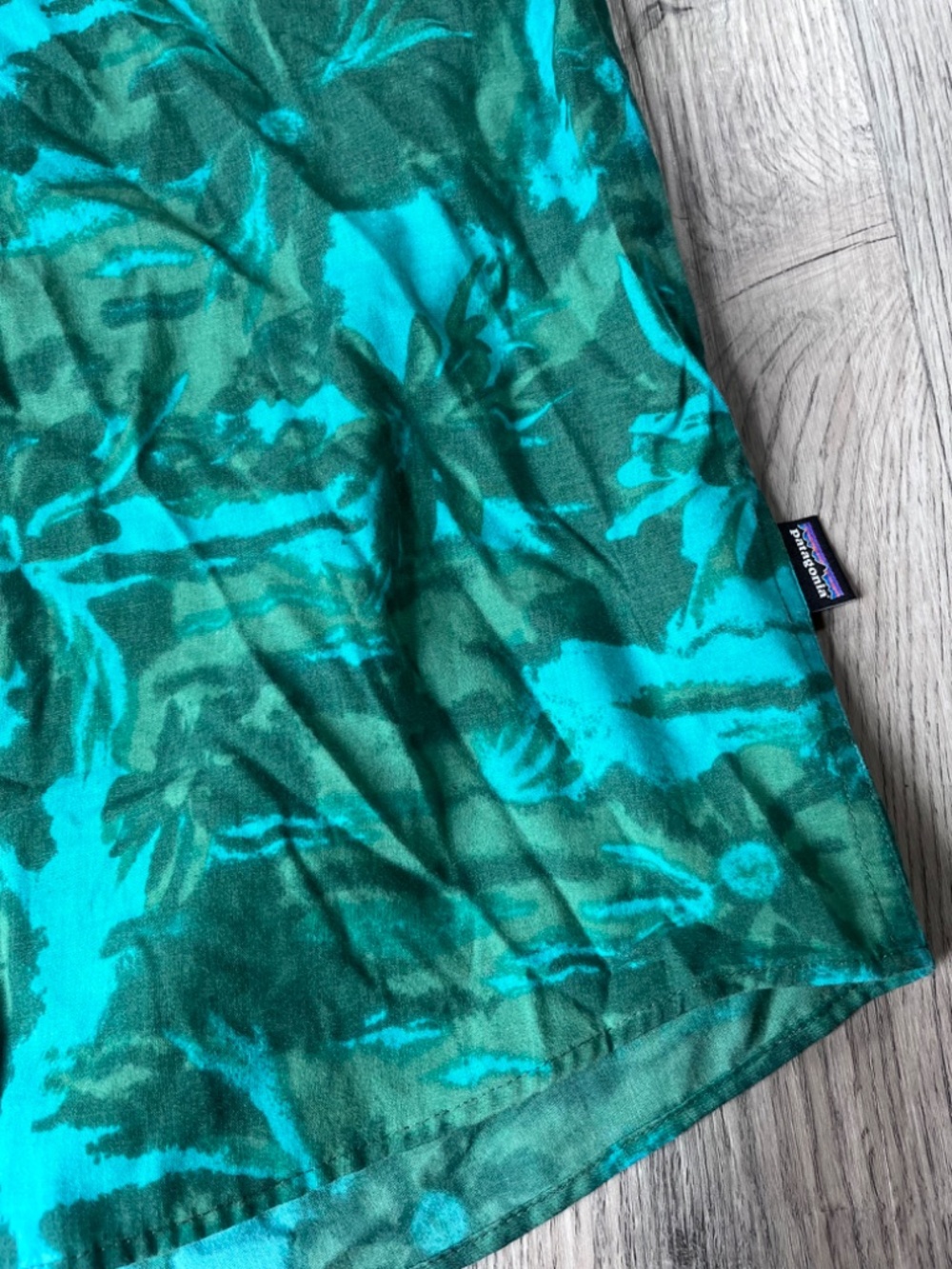 Patagonia Men's Go To Shirt "Cliffs and Waves: Conifer Green" XL short sleeve - Picture 2 of 8